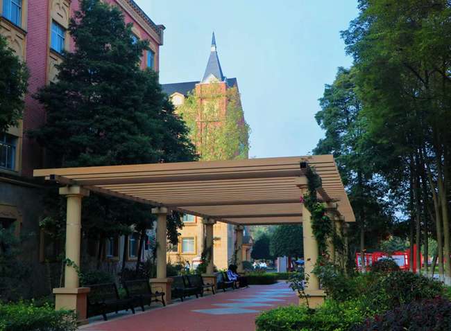 2026年成都新高技工學校教學設施怎樣,教學設備展示